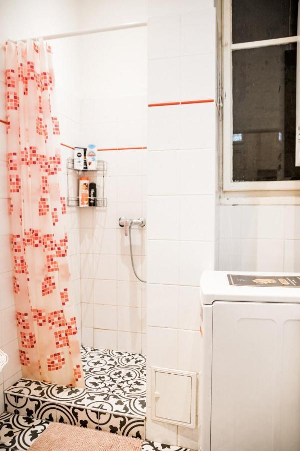 Stylish And Spacious ! Central Location Kazincy Netflix Budapest Exterior photo